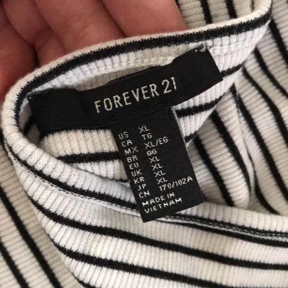 black & white striped halter 🖤 - Picture 2 of 3